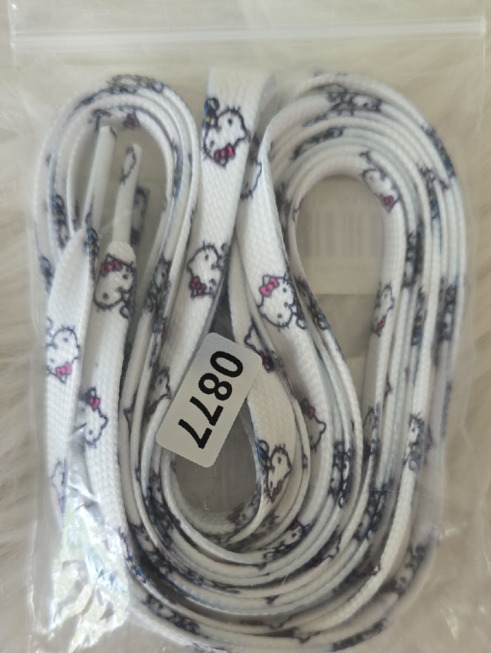 Hello Kitty White Canvas Tote with Red Accents And Hello Kitty Shoe Laces Nwot - Picture 3 of 4